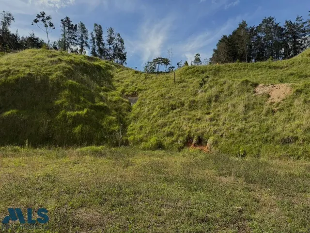Lote Residencial en El Retiro en V. Lejos del Nido