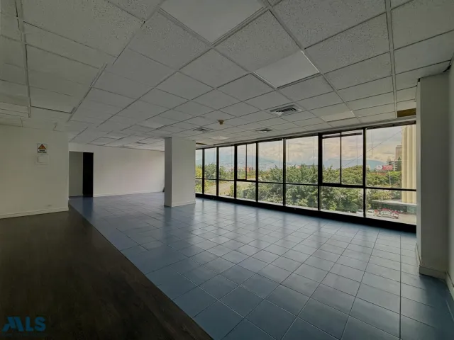 Oficina en Medellín en La Aguacatala