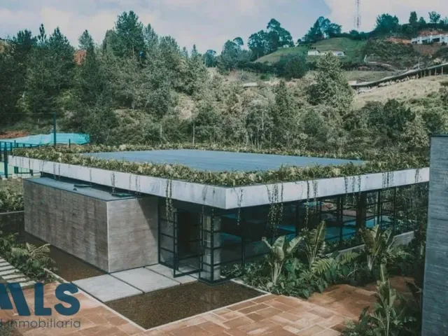 Lote Residencial en Envigado en Alto del escobero (Envigado)