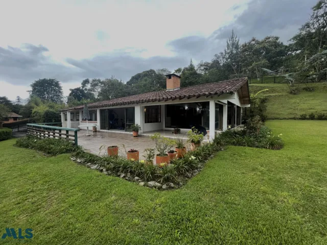 Casa en El Retiro en V. Carrizales