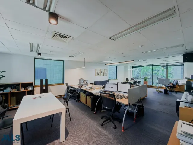 Oficina en Medellín en poblado 2