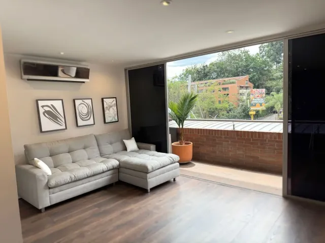 Office for Sale in Las Palmas, El Poblado – 70 m², 2 Bathrooms, Private Parking