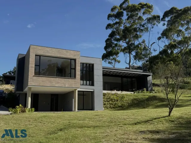 Casa en Envigado en Alto del escobero (Envigado)
