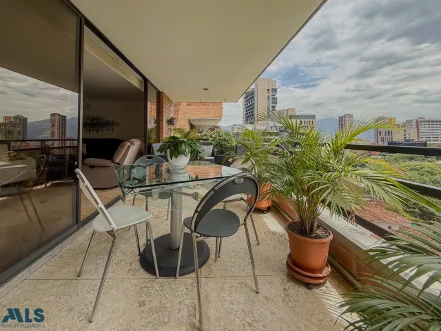 Apartamento en Medellín en Las Lomas Nº 1