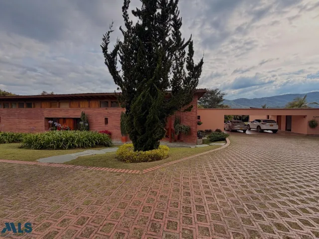 Casa en El Retiro en V. La Fe