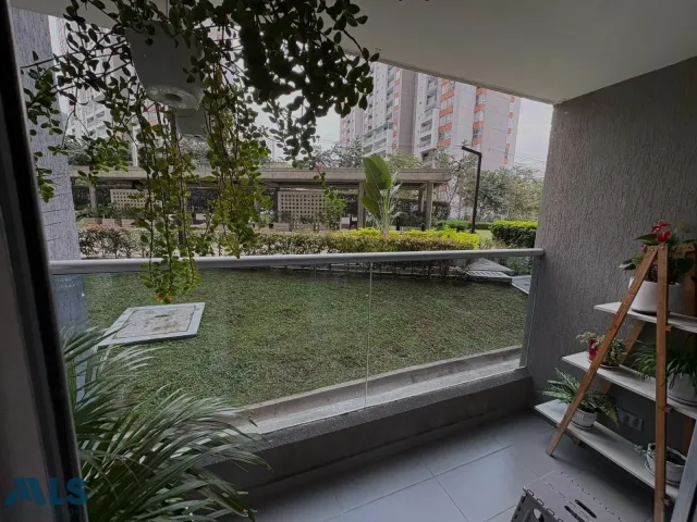 Apartamento en Medellín en Loma de Los Bernal
