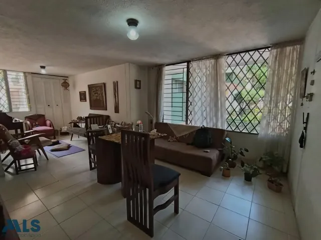 Apartamento en Medellín en Los Colores