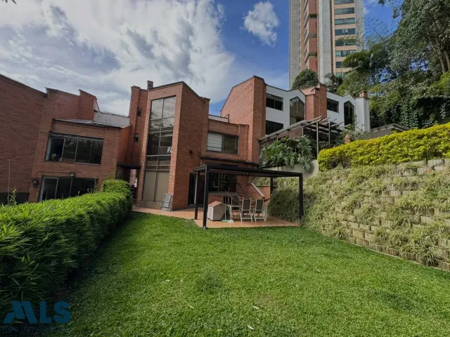 Casa en Medellín en El Poblado