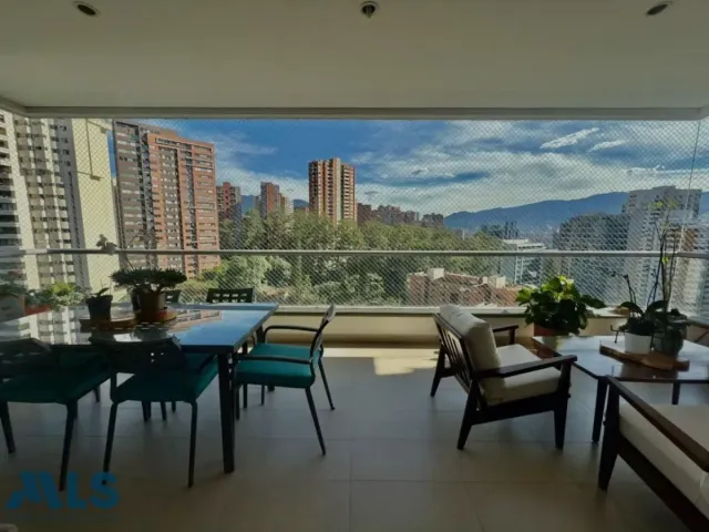 Apartamento en Medellín en Loma Los Gonzalez
