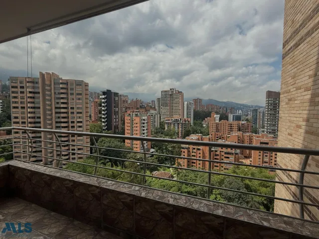 Apartamento en Medellín en Loma de los Parra