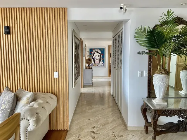 Exclusive 5 Bedroom Apartment with 360° View and Modern Amenities in El Poblado, Remodeled – 250 m²
