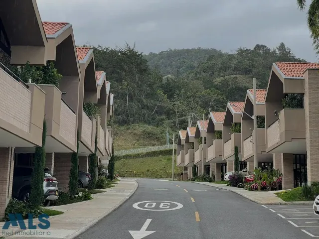 Lote Residencial en El Retiro en Urbano
