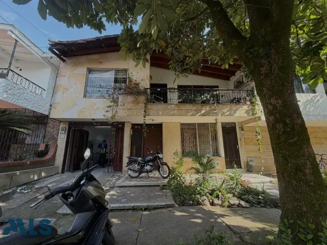 Casa en Medellín en Las Acacias