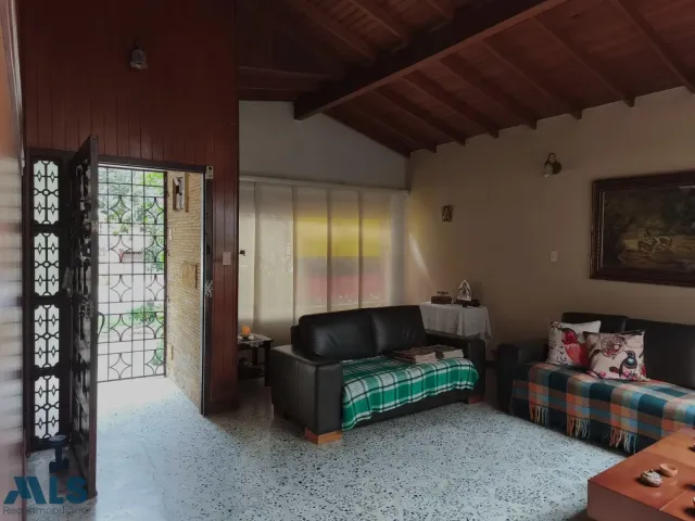 Casa en Medellín en Las Acacias
