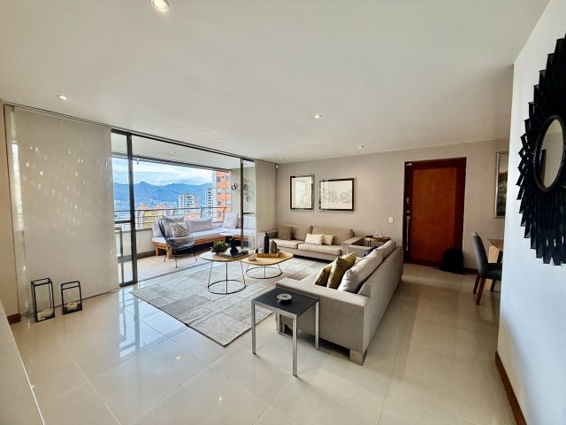 Elegant 3-Bedroom Apartment with Balcony in El Tesoro - Poblado