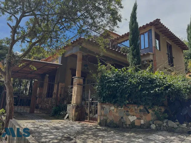 Casa en El Retiro en V. La Fe