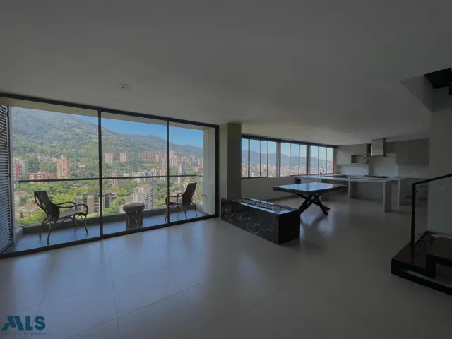 Apartamento en Medellín en Altos del Poblado