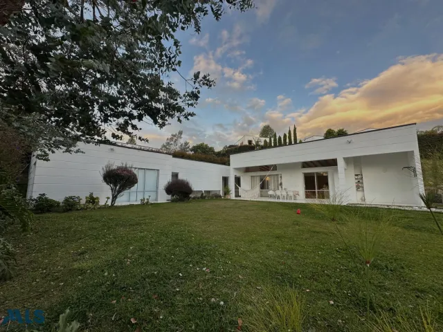 Casa en Envigado en Alto del escobero (Envigado)