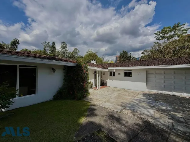 Casa en Envigado en Loma de Las Brujas