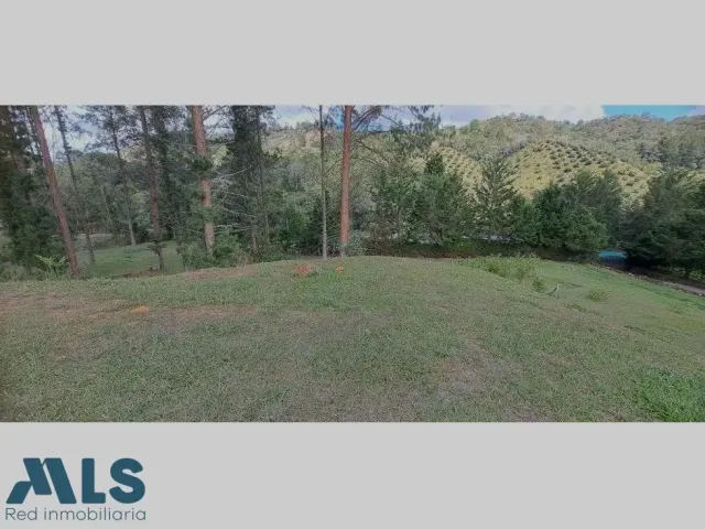 Lote Residencial en El Retiro en V. Don Diego