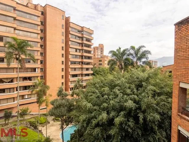 Apartamento en Medellín en Loma Los Gonzalez