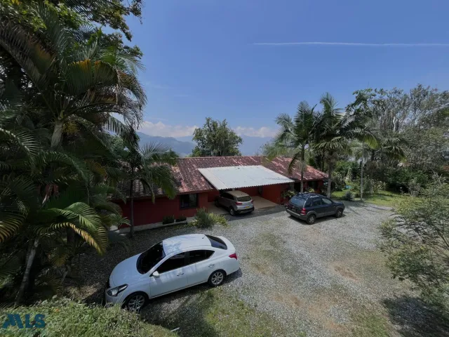 Casa en Envigado en Loma del Escobero