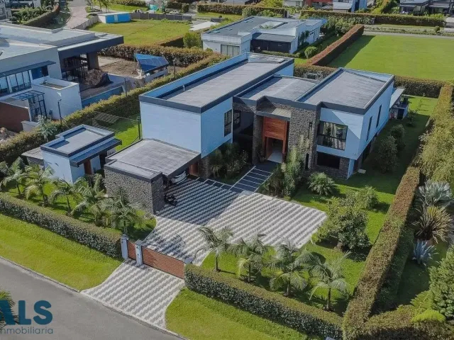 Casa en Rionegro en V. Cabeceras