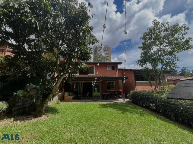 Casa en Medellín en Altos del Poblado