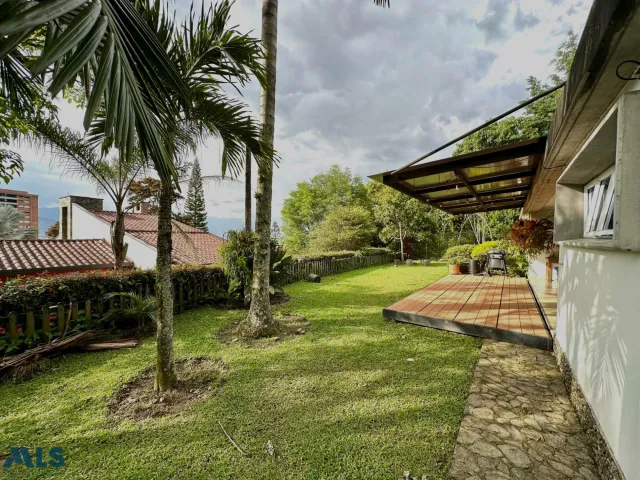 Casa en Envigado en Loma del Escobero