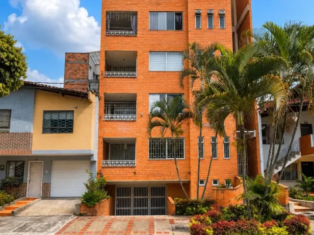 Apartment with Panoramic City Views in Laureles, Santa Teresita | 88m² |