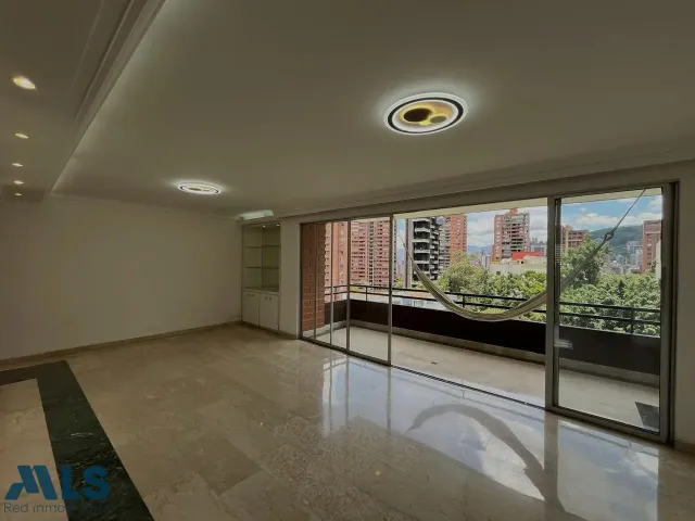 Apartamento en Medellín en Loma de los Parra