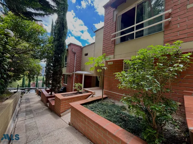Casa en Envigado en Loma del Barro