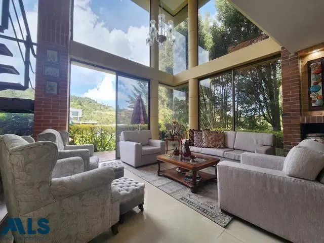 Casa en Envigado en Loma del Escobero