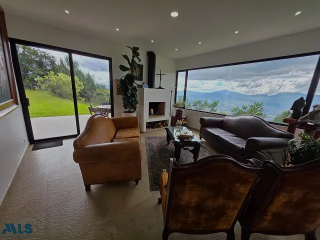 Casa en Envigado en Las palmas