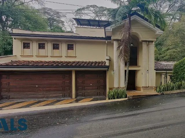 Casa en Medellín en El Campestre