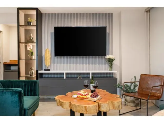 Modern Renovated Apartment Near Provenza