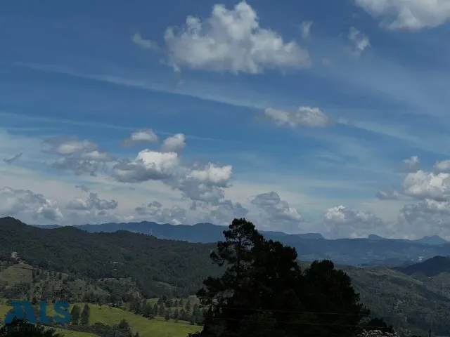 Lote Residencial en Medellín en Alto de Las Palmas