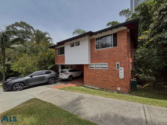 Casa en Envigado en Loma de Benedictinos
