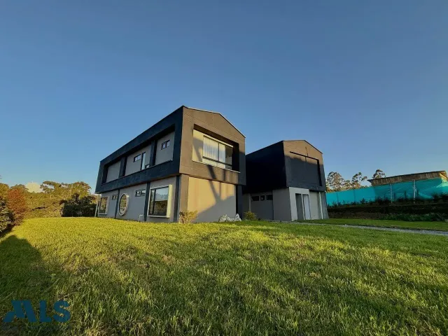 Casa en Envigado en Alto de las Palmas