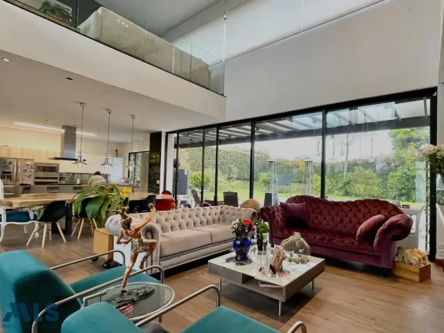 Casa en Envigado en Alto de las Palmas