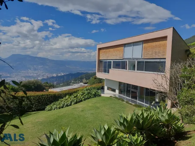 Casa en Medellín en Las Palmas