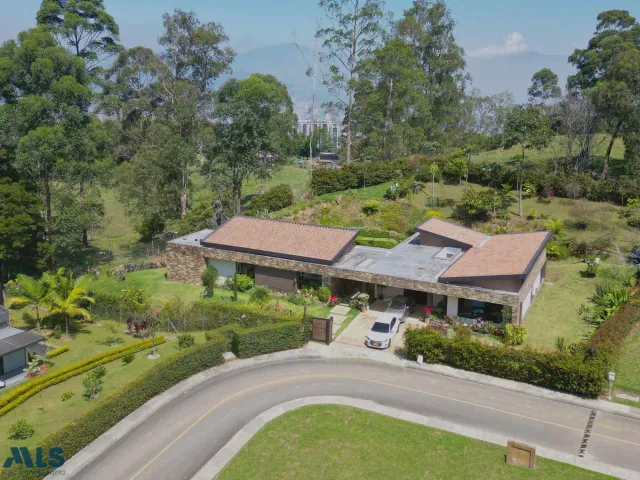 Casa en Envigado en Loma del Escobero
