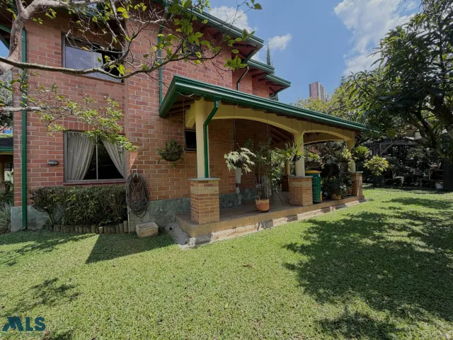 Casa en Sabaneta en Las Lomitas