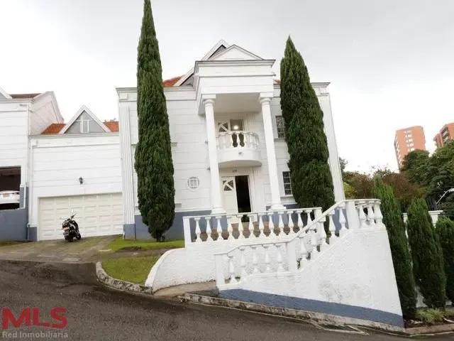 Casa en Medellín en Los Naranjos