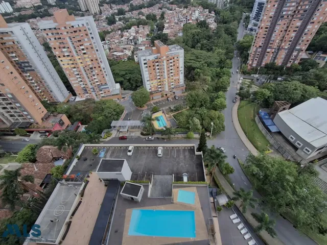 Apartamento en Medellín en Loma de Los Bernal