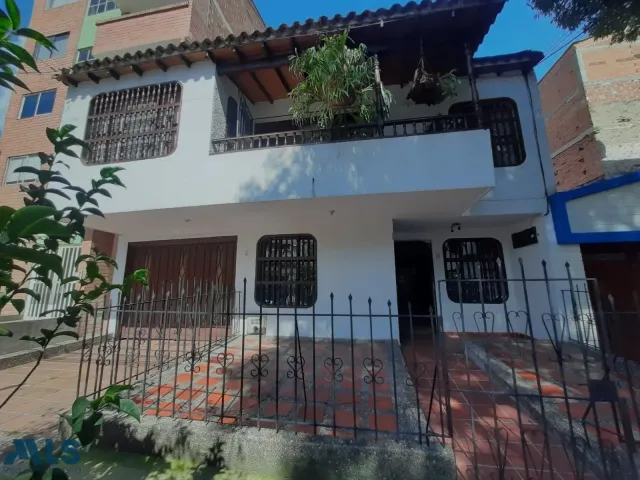 Casa en Medellín en Los Colores