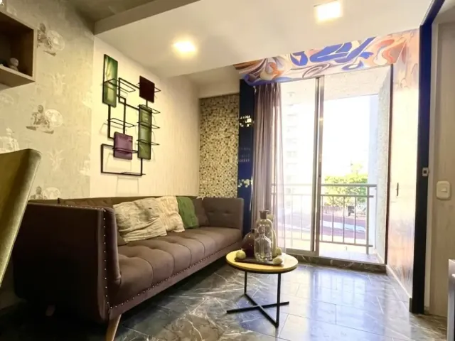 Investment opportunity in the Boston neighborhood of Medellín: Turnkey furnished apartment with city views.  