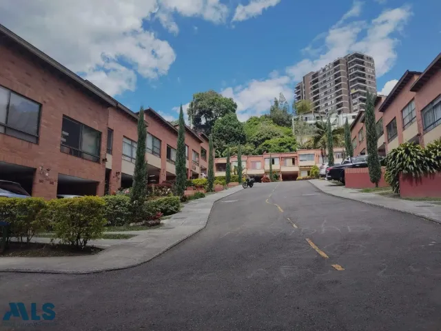 Casa en Envigado en Las Antillas
