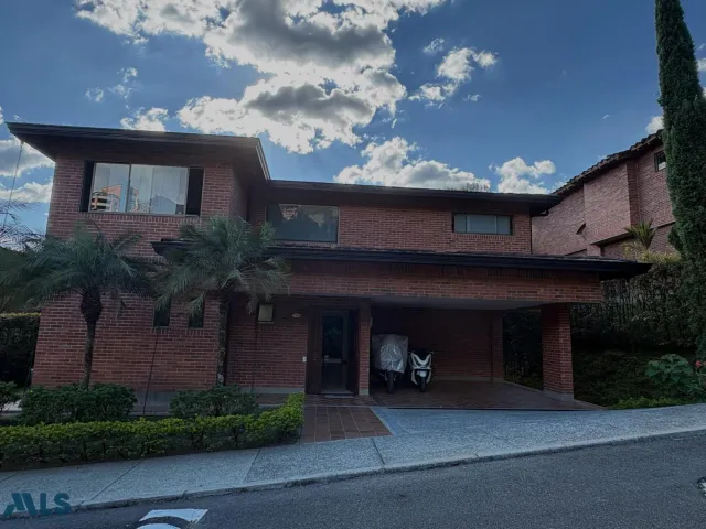 Casa en Medellín en Altos del Poblado
