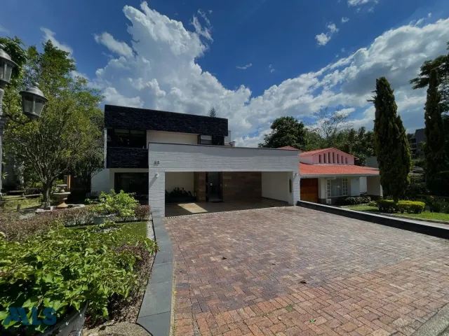 Casa en Medellín en El Campestre